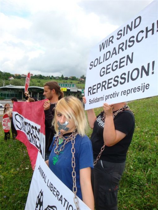 Protest on the Austrian-Slovenian border 3 [ 99.68 Kb ]
