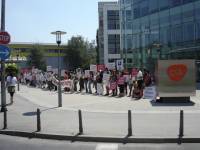 Protest in front of GSK [ 40.36 Kb ]