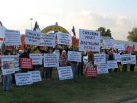 Demo in front of the circus with animals 'Safari' in Zagreb