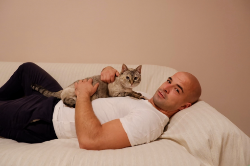 Luka Budak and cat Mrma [ 1.38 Mb ]