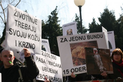 Anti-fur protest Zagreb 2009 b [ 121.92 Kb ]
