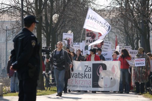Anti-fur protest Zagreb 2009 c [ 161.02 Kb ]