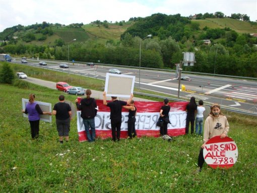 Protest on the Austrian-Slovenian border 5 [ 128.31 Kb ]