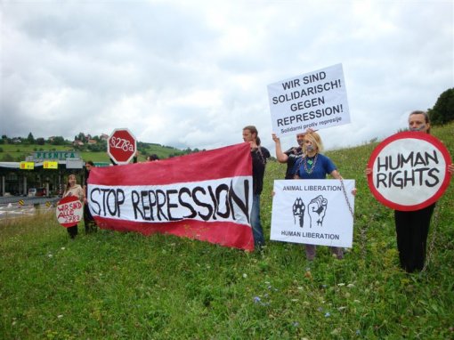 Protest on the Austrian-Slovenian border 6 [ 109.43 Kb ]